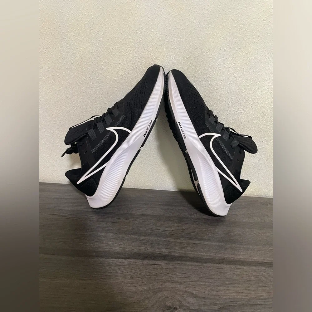🏃‍♀️ Nike Woman’s Air Zoom Pegasus SZ 9 EUC